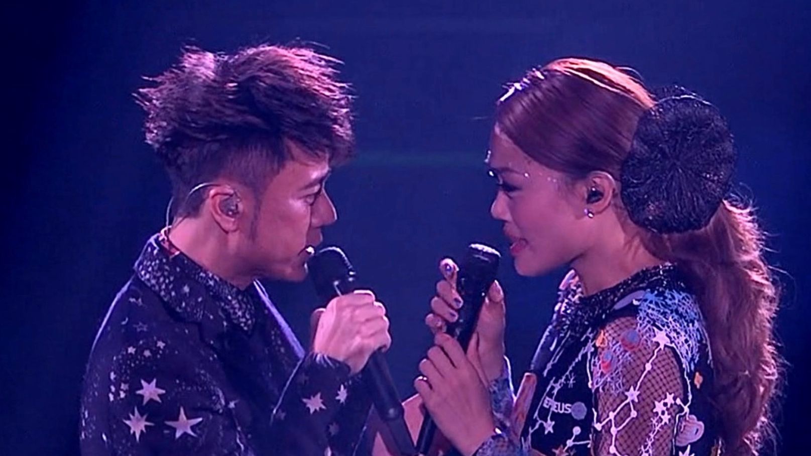 年度歌单:李克勤/容祖儿 - 28. 世界真细小【hi-res】