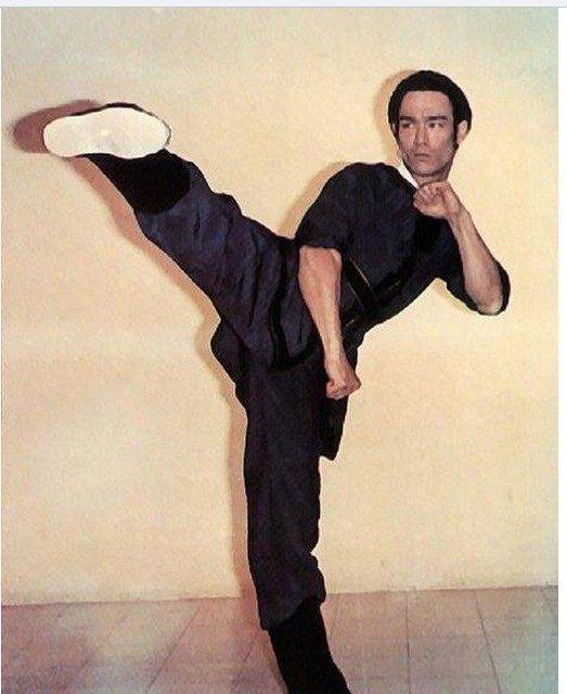 李小龙试镜年羹尧经典武打照片,网友十分意外!_手机搜狐网