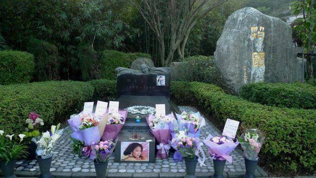 当年邓丽君在酒店去世,遗体左侧见斑点针孔,男友却不让解剖