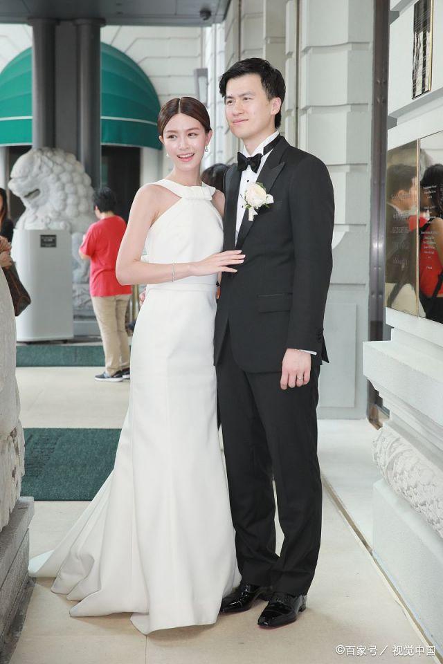 文咏珊与男友吴启楠正式注册结婚,夫妻俩碰鼻亲昵大秀恩爱!