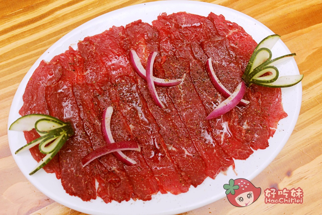 鲜美的牛肉做了精致的摆盘在上桌前都事先洒了烤料看起来特别吸睛店内
