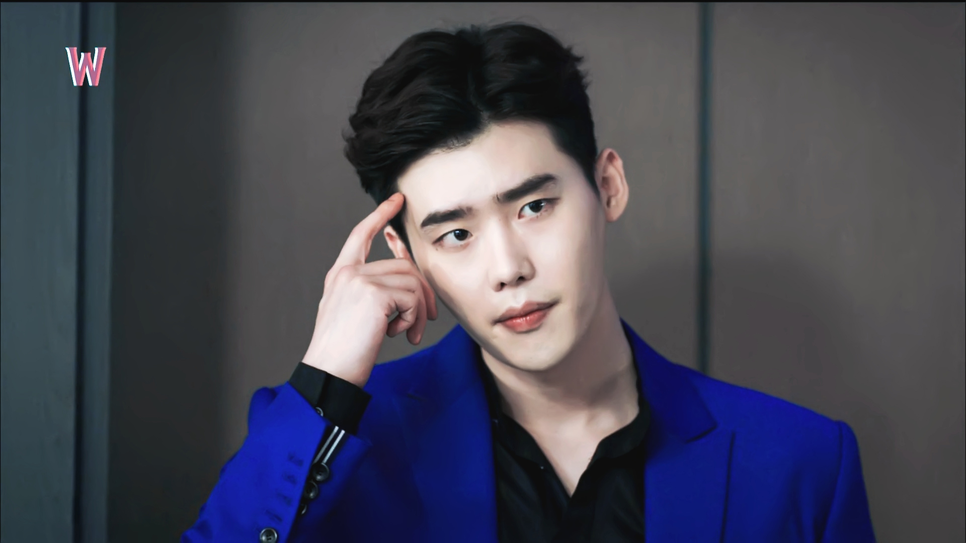 《w两个世界》李钟硕帅气剧照