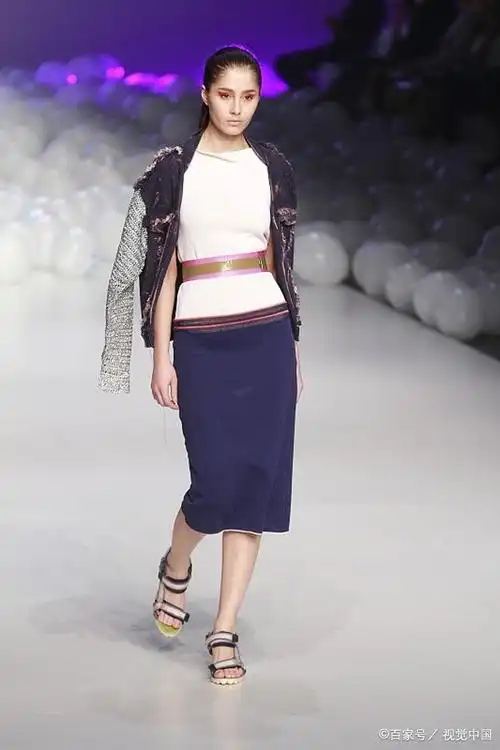 t台走秀摆姿造型模特,t台走秀摆姿造型-图片大观-奇异网