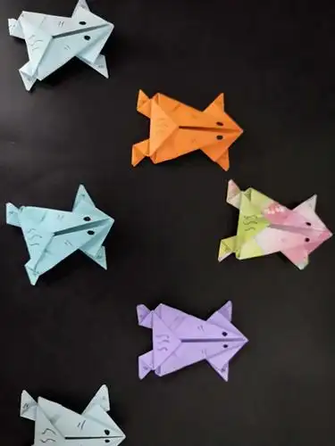 "拾纸联心"作品展示即一年级心灵手巧培训活动～折纸