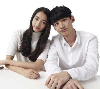 关晓彤的现任男朋友照片 为什么那么火竟是靠家里的关系