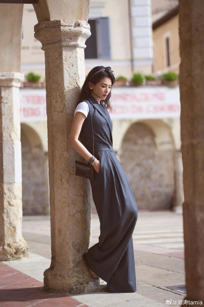 刘涛带火了一种穿搭叫"看起来贵",黑灰色老钱风搭爱马仕,很飒_包包