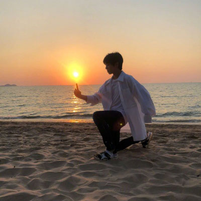 男生头像阳光帅气背影