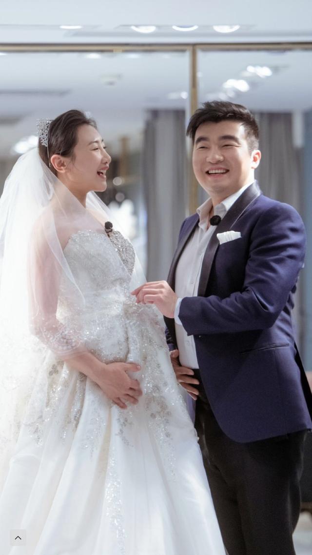 朱一龙给梁超何雯娜大婚送祝福 引粉丝集体改名