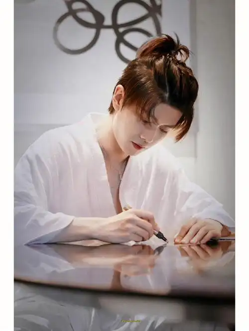 嘿嘿,浴袍,我已经在下面躺好了010101#任嘉伦