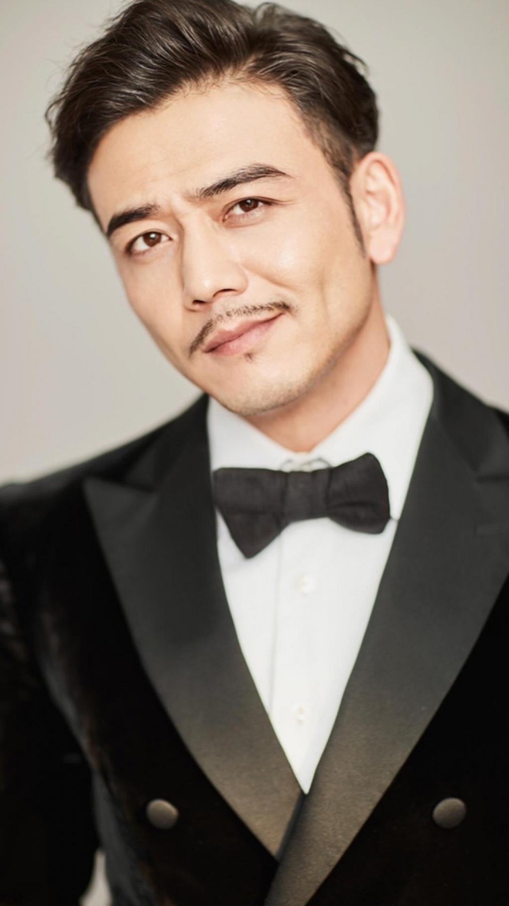 成熟大叔杨烁帅气西装写真