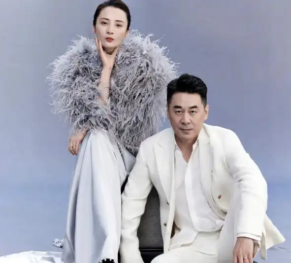 47岁蒋勤勤520晒与老公合照网友调侃像父女结婚17年依旧恩爱