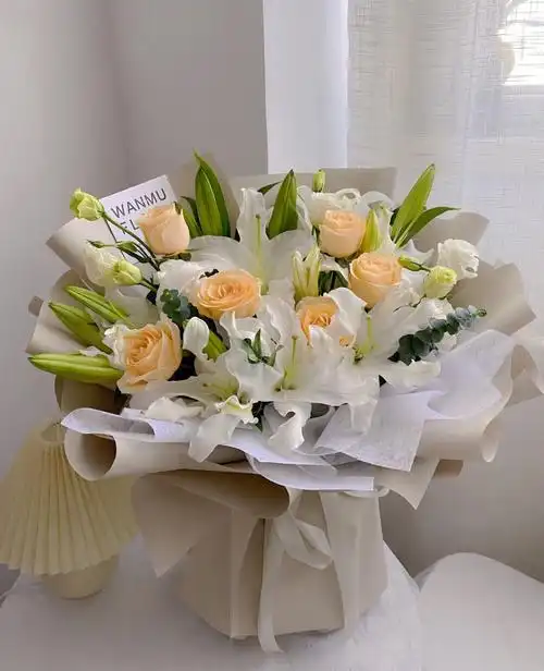 百合花束