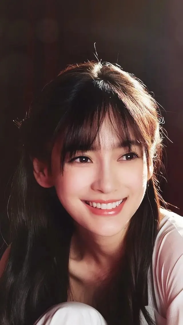 进入娱乐圈的杨颖,跟之前相比简直就是两个人,外界的传闻也说她是不是