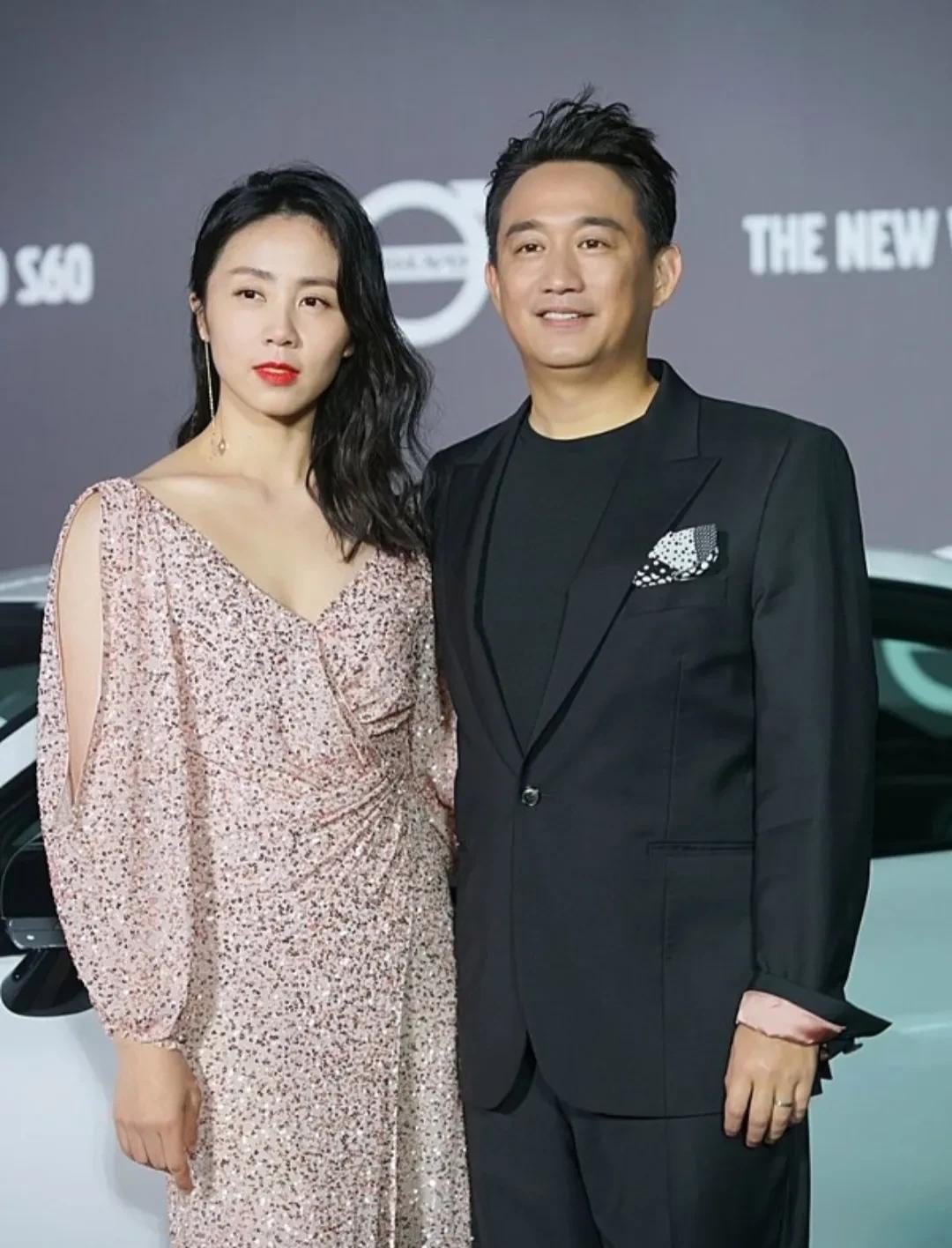 孙莉晒5岁儿子近照,自己却抢镜了,穿橘黄色针织衫好似邻家少女_黄磊