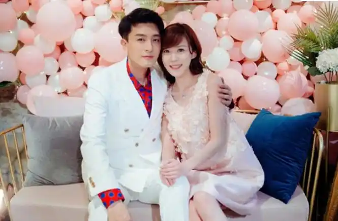 但是他却将自己老婆曹晓雯的手抓得更紧了,因为孙艺洲的成功离不开