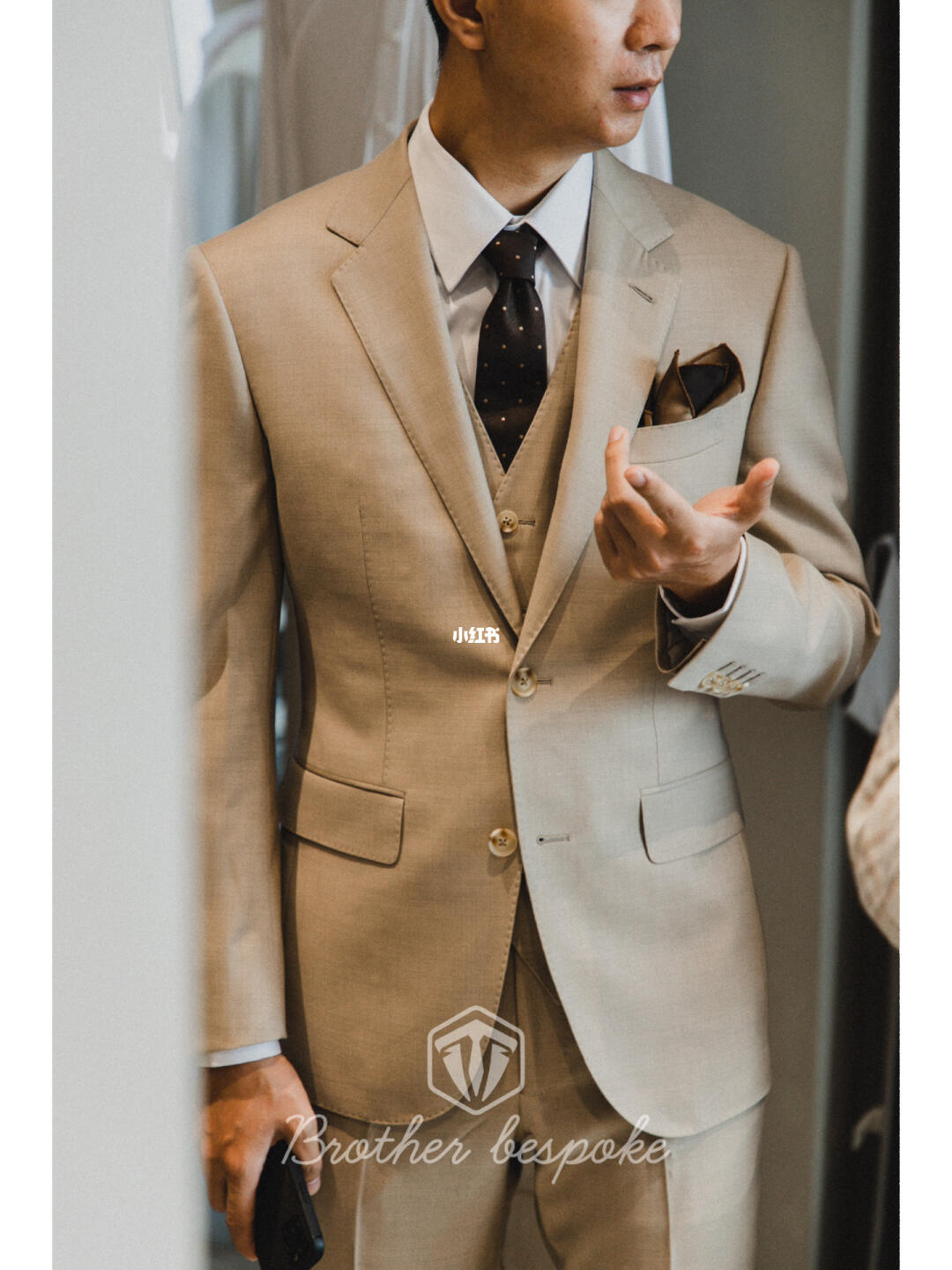 卡其色西装