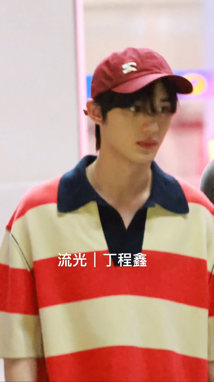 哥哥一般都把鱼养在锁骨里    #丁程鑫你好星期六