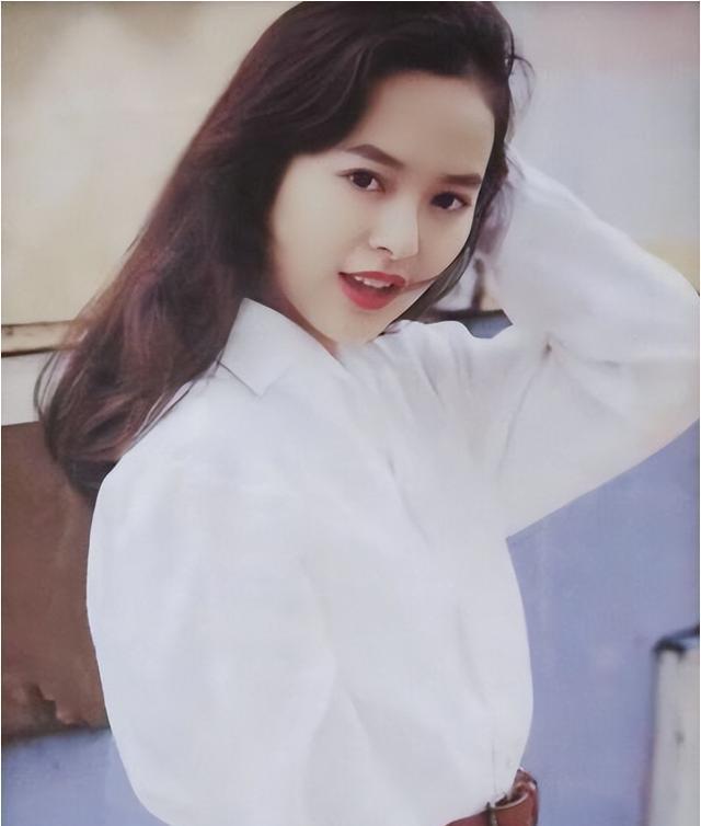 八零九零年代,香港影视圈可是风光无限啊,那时候涌现出了一大批美得让