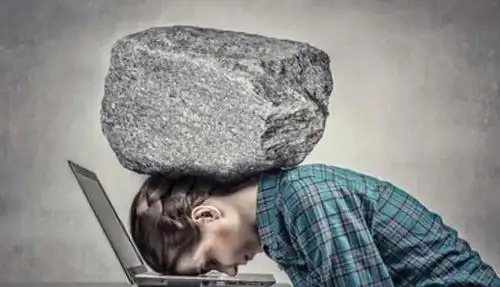 第二次想自杀是我读高中的时候,每天从天黑学到天黑,日复一日,生活暗