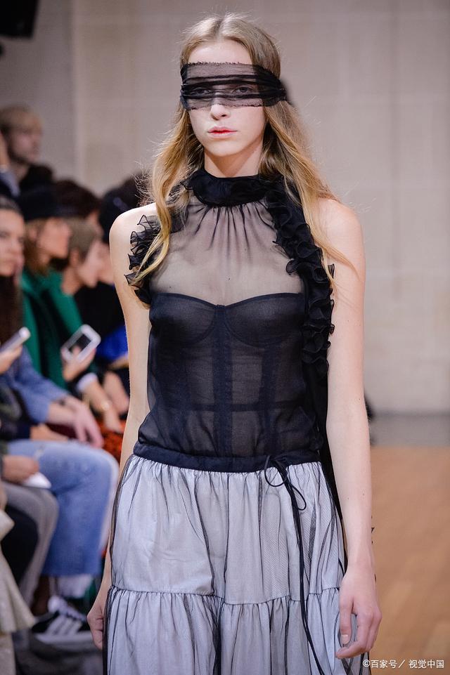 时装周上"真空"云集|时尚风格越来越"简约"