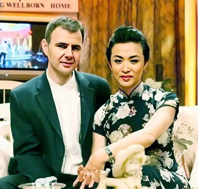 金星宣布重新登记再结婚丈夫还是原来的那个人