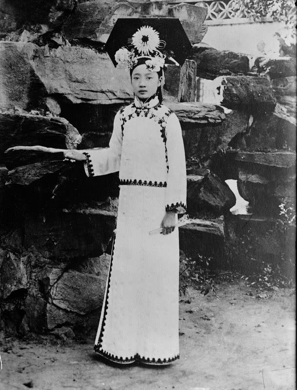 老照片还原末代皇后婉容的真实容貌,不得不承认她真的很美