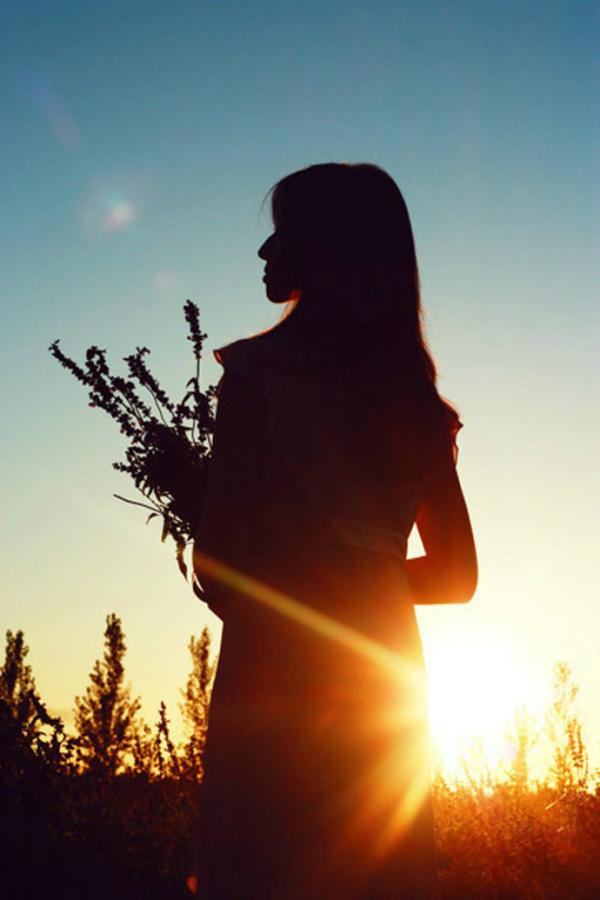 唯美好看森系的女生背影图片用背影勾勒出你的美妙