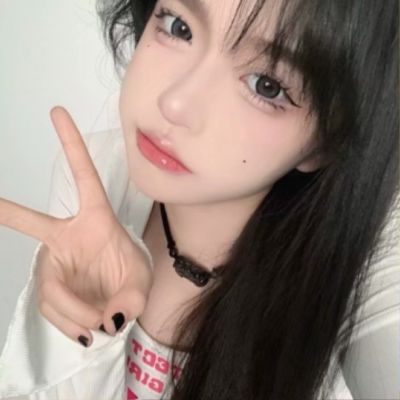 女生头像可爱长发戴棒球帽图片