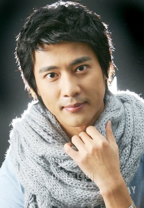 p>高周元1981年10月16日出生于韩国,韩国男演员,毕业于延世大学言论