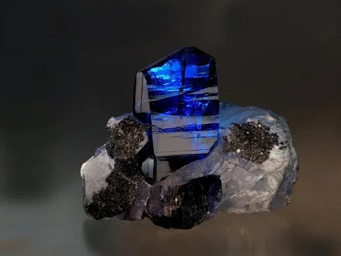 [2012德国矿展广告矿物 坦桑石] 摘自sam yung 的矿物世界的博客