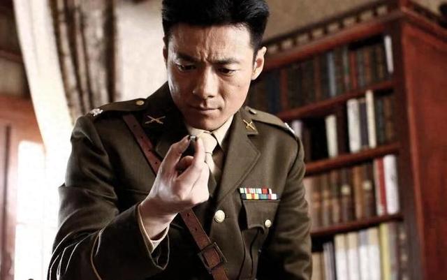 祖峰是一位知名的演技派演员,他凭借着过人的演技,在各大经典影视作品