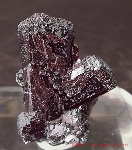 矿物图片浓红银矿pyrargyrite