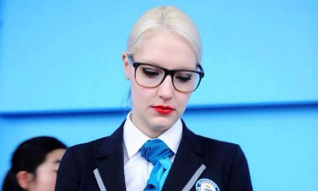 撒贝宁的妻子李白准备乘船出行时,突然听到岸边传来……不好意思,弄错