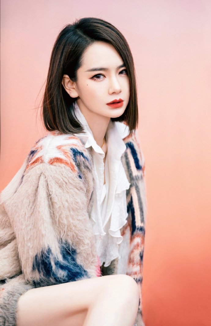 戚薇眼神好带感