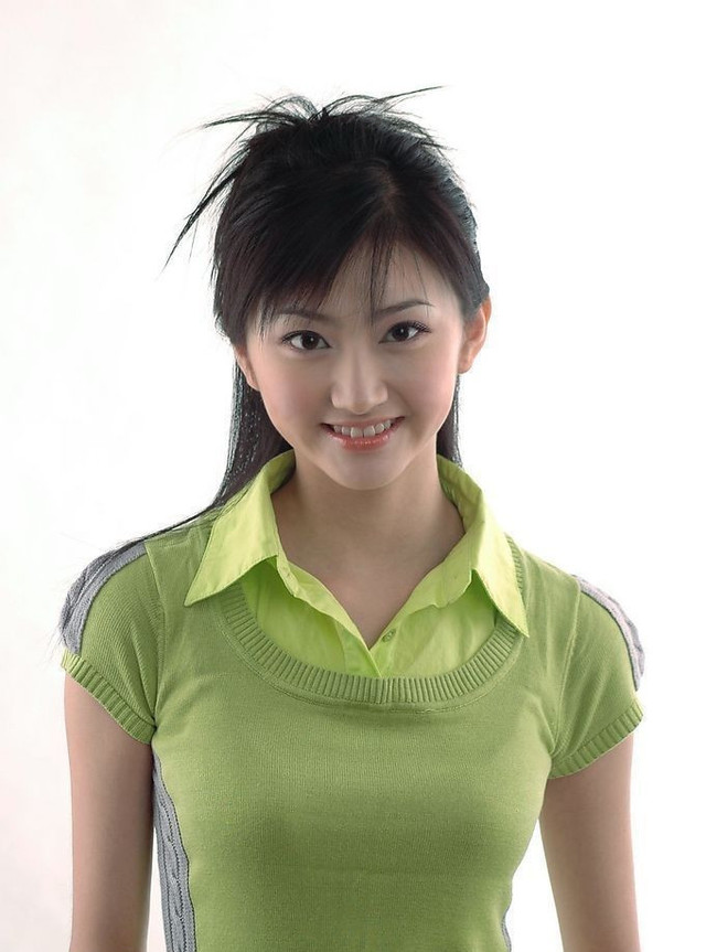 景甜出道早期照片大曝光!可以说是非常村了