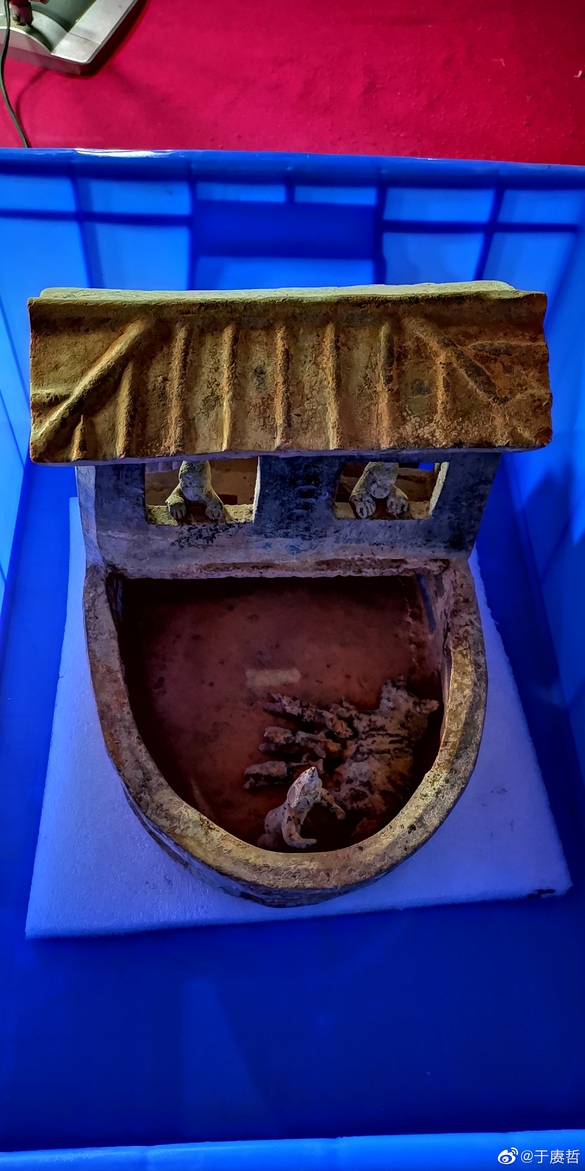 母猪接生西安博物院藏汉代绿釉厕所模型