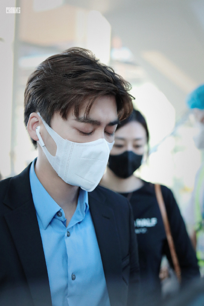 李易峰百花奖生图