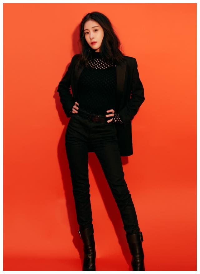 有一种高跟鞋叫张碧晨的"三色鞋",看得少女心都出来了,超美_威廉