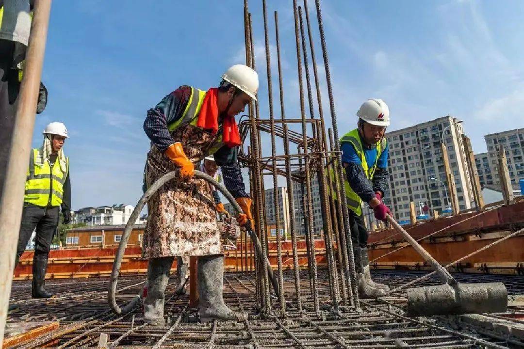 战高温市住建局部署夏季高温期间建筑工地安全生产工作