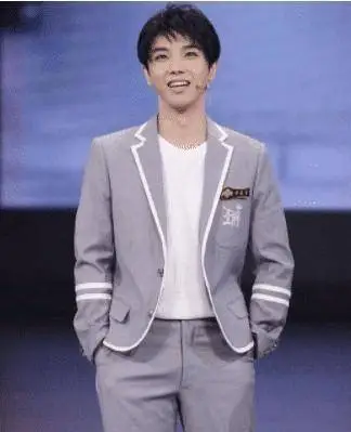 原创原创172的华晨宇遇上173的关晓彤暴露真实身高