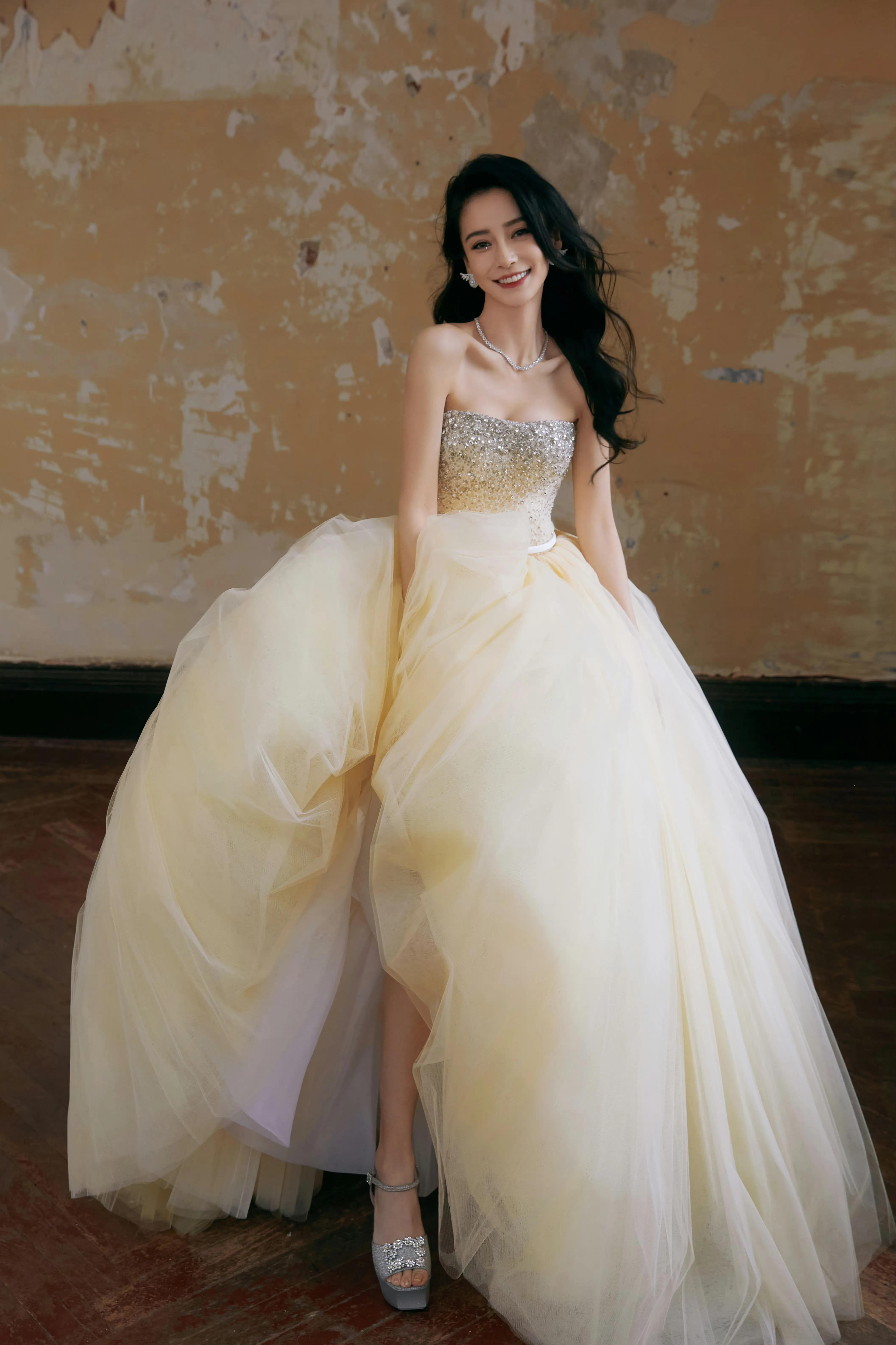 微博之夜女明星造型 第二弹_迪丽热巴_礼服_裙子