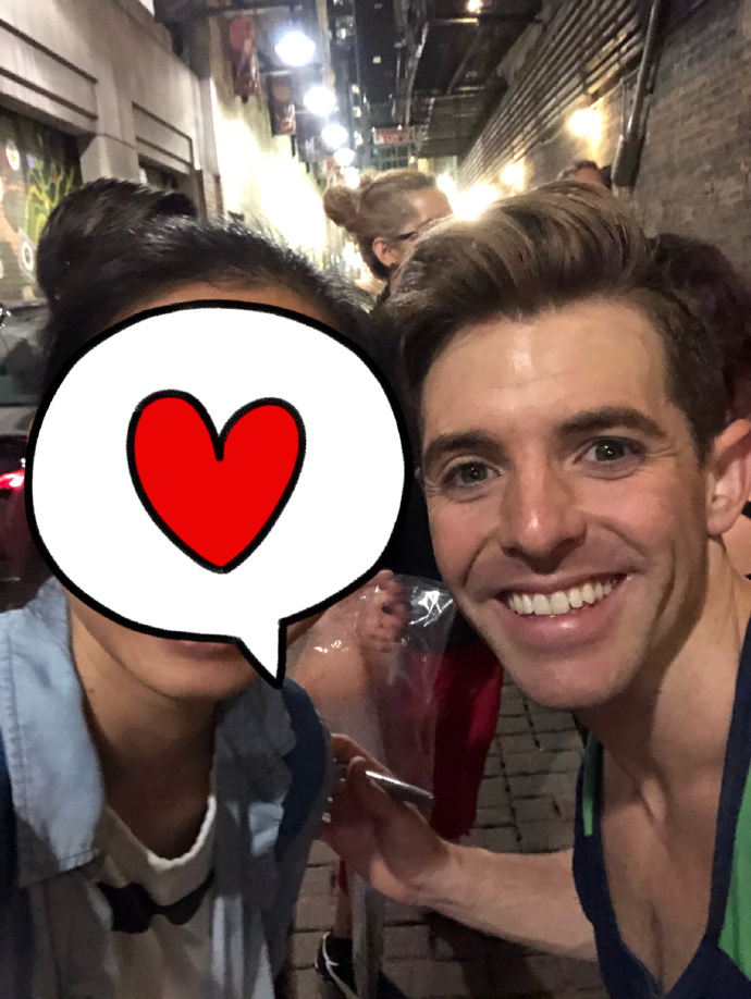 看一部剧至少得喜欢上一个演员playbill上面他的照片有点点像古迪