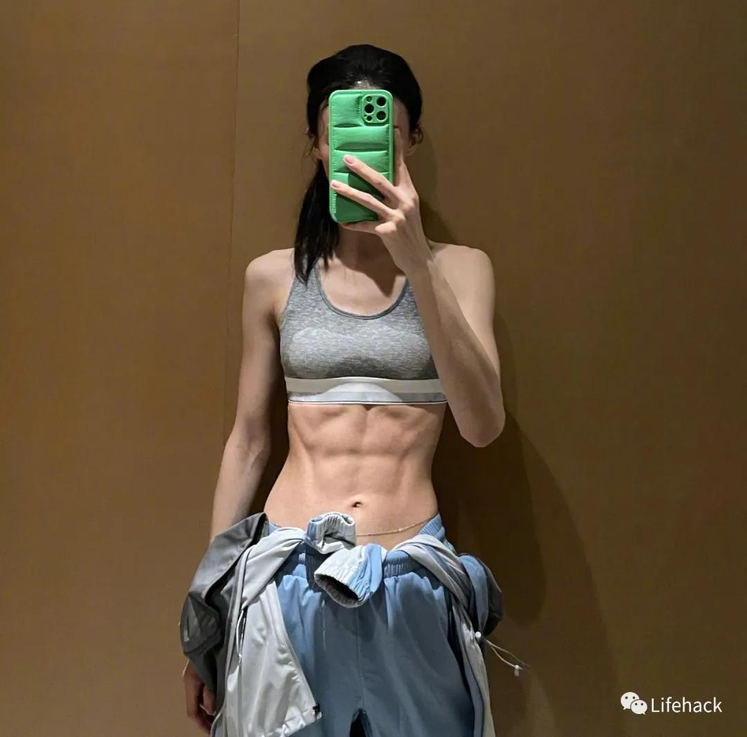 31岁金晨腹肌照火上热搜活脱脱金刚芭比