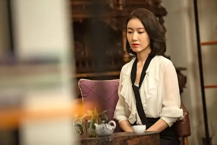 高露《完美关系》热播 神秘身份浮出水面_电视剧_爱特豆