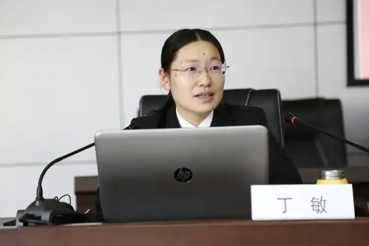 4月27日上午,宣威市人民法院党组成员,副院长丁敏受云南电网有限责任