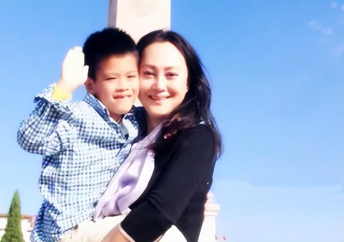 妻子离世丈夫投入地产大亨怀抱大宋佳如何抉择