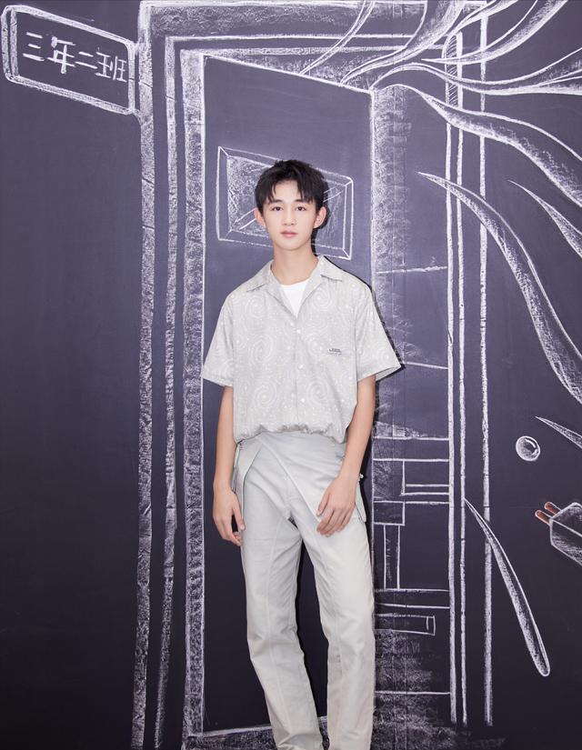 明星为了身高好看一点,个子都往高了报,178的身高会说自己180,而175的