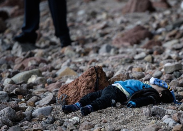 土耳其海域难民船倾覆超39人遇难 再现最揪心画面