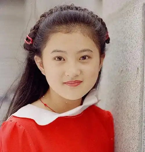 主持人金铭简历及个人资料简介(金铭:9岁爆红,18岁考北大) | 壹视点