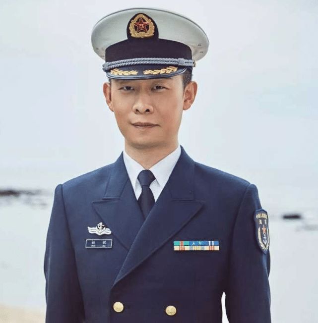 原创明星的军装照:杨洋高颜值,吴京硬汉,看了钱枫,网友认不出